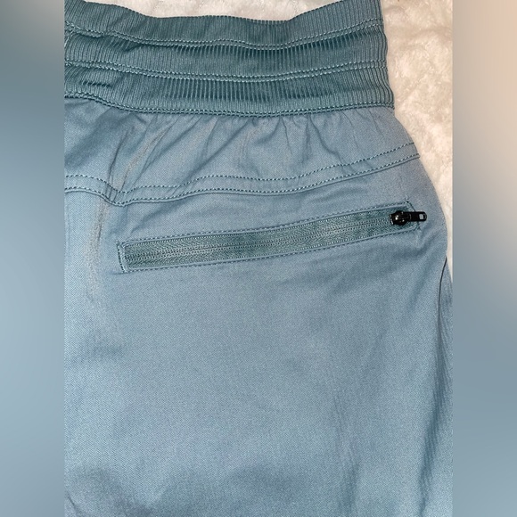 THE NORTH FACE Women's Aphrodite Motion Short in Goblin Blue - Picture 6 of 8